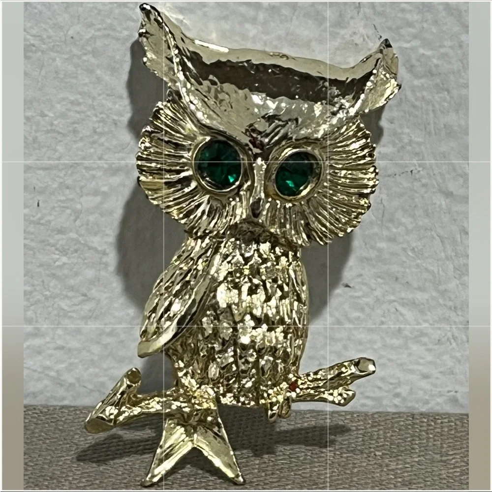 Gerry’s Owl Bird Branch Rhinestone Jeweled Eyes Brooch Gold Pin Vintage Jewelry